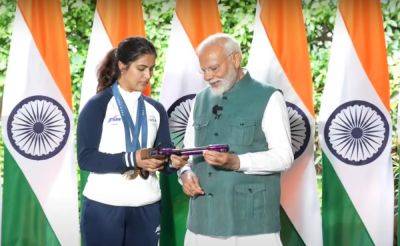 Watch: Manu Bhaker Explains About Pistol, Hockey Team Presents Signed Stick As PM Narendra Modi Meets Olympic Contingent