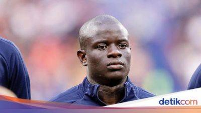 Barcelona dan Atletico Madrid Ingin Boyong N'Golo Kante, tapi...