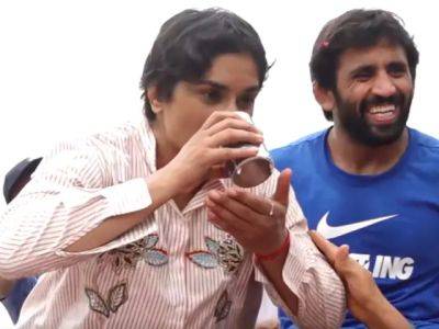 Vinesh Phogat - Jhajjar Locals Give Vinesh Glass Of Milk En Route To Charkhi Dadri - sports.ndtv.com