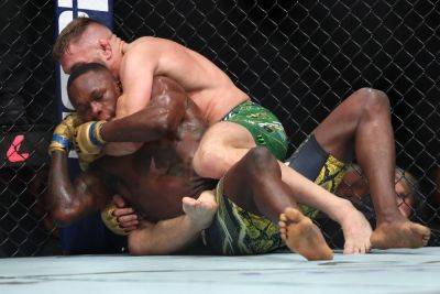 Siya Kolisi - Eben Etzebeth - Israel Adesanya - Du Plessis beats Adesanya to defend UFC middleweight title - guardian.ng - South Africa - New Zealand - Nigeria - Israel