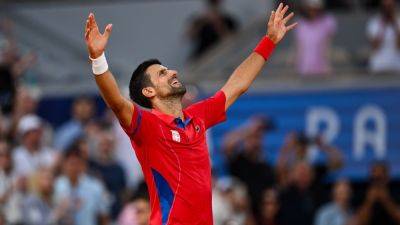 Rafael Nadal - Andy Murray - Carlos Alcaraz - Roland Garros - Alexander Zverev - Summer Olympics - Novak Djokovic not slowed by knee, reaches 1st Olympic singles final - ESPN - espn.com - France - Spain - Serbia - Italy