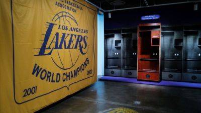 Kobe Bryant's Staples Center locker fetches record $2.9M at auction - ESPN - espn.com - Los Angeles