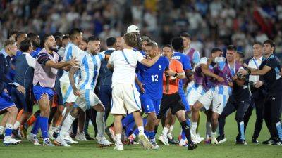 France advance after battle with Argentina in Bordeaux