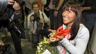 Justin Trudeau - 20 years after she won 6 gold medals in Athens, Chantal Petitclerc continues to champion Paralympics - cbc.ca - Canada