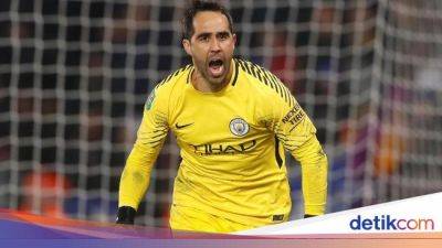 Claudio Bravo - Claudio Bravo Gantung Sepatu - sport.detik.com - Chile