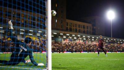 Eddie Howe - Jarrod Bowen - Joe Willock - Carabao Cup: AFC Wimbledon stun Ipswich, Newcastle win on penalties - rte.ie - Italy