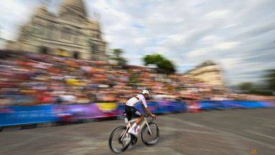 Nature calls as German Polit has to make use of Paris cafe facilities during race