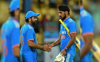 Rohit Sharma - Arshdeep Singh - Rohit Sharma's Death Stare To Arshdeep Singh After 1st ODI Sparks Meme Fest - sports.ndtv.com - India - Sri Lanka