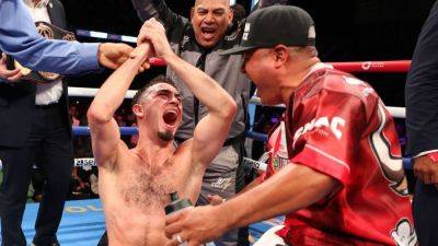 Robert Garcia - Jose Valenzuela captures Isaac Cruz's title by split decision - ESPN - espn.com - Mexico - Los Angeles - county Davis