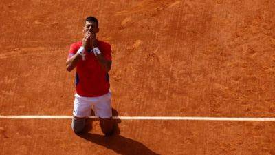 Golden Djokovic beats Alcaraz to win singles title