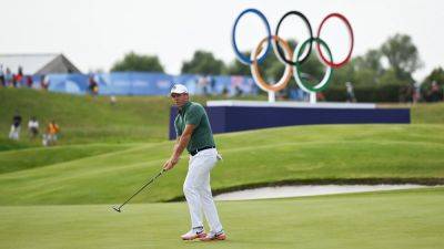 Rory McIlroy gathered a crowd and momentum, but not a medal