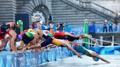 Triathlon-Seine swim may cause sickness, definitely caused stress