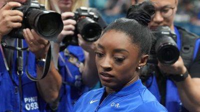 Simone Biles - Simone Biles slips off balance beam, fails to make podium in Paris Olympics event - foxnews.com - Italy - Brazil - Usa - China