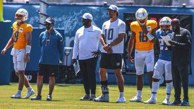 With Justin Herbert sidelined, Chargers struggling to install new offense