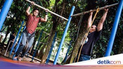 Tempat Bermain di Taman Bisa Jadi Alat Bentuk Otot, Nih Lihat