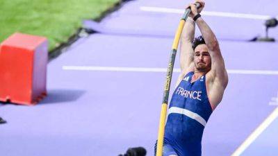 Olympic pole vaulter whose manhood went viral issues 11-word reply