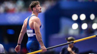 French pole vaulter receives odd advice from Serena Williams' ex-coach after manhood costs him medal chance