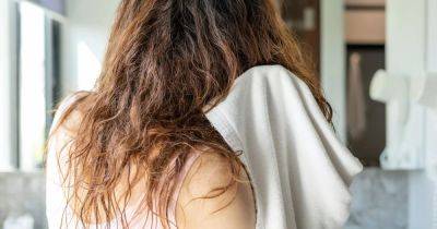 Dermatologist swears by skincare product which is 'better than dry shampoo' for greasy hair - manchestereveningnews.co.uk