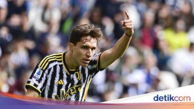 Federico Chiesa - Davide Frattesi - Chiesa Beri Kode Bertahan di Juventus - sport.detik.com