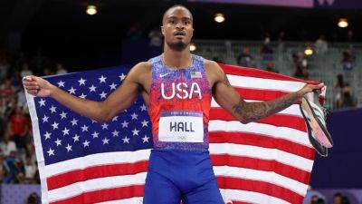 Quincy Hall comes from behind in 400, wins Olympic gold for U.S. - ESPN