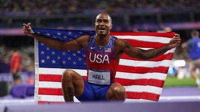 Michael Johnson - Noah Lyles - USA's Quincy Hall comes from behind to win gold in Olympic men's 400-meter final - foxnews.com - Britain - France - Usa - county Hall - Zambia - parish Cameron - Cuba