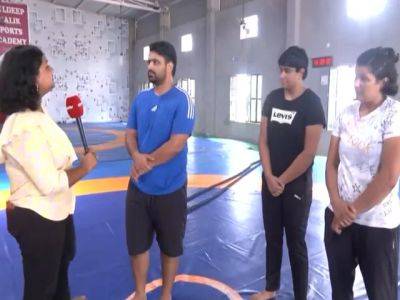 "Vinesh Phogat Should Not Have Quit Wrestling" - sports.ndtv.com