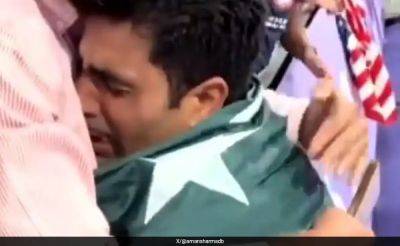 Neeraj Chopra - Wrapped In Pakistan Flag, Arshad Nadeem Breaks Down After Clinching Olympics Gold. Video - sports.ndtv.com - Britain - India - Pakistan