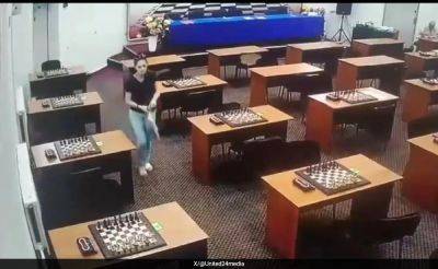 Video: On Camera, Russian Chess Player Poisons Opponent By Spilling Mercury On Board - sports.ndtv.com - Russia - Usa