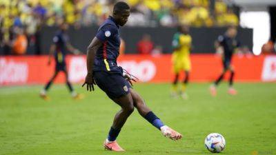 PSG sign Ecuadorian defender Pacho from Frankfurt