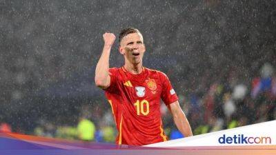 Dani Olmo - Pedri Sambut Dani Olmo di Barcelona - sport.detik.com