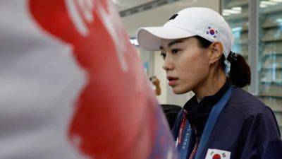 South Korea pistol shooter Kim Ye-ji collapses at press conference