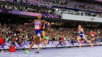 US win women's relay as Britain botch final handover