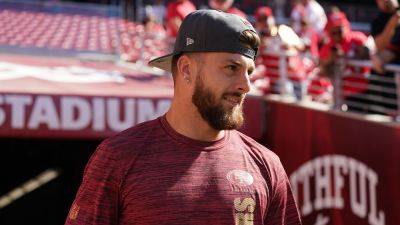 Kyle Shanahan - 49ers rookie Ricky Pearsall poses with first responders who helped save his life after shooting at game - foxnews.com - New York - San Francisco