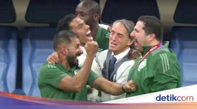 Semringahnya Mancini Saat 10 Pemain Arab Saudi Bungkam China