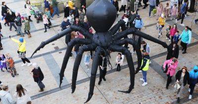 Manchester Science Festival 2024: Full line-up revealed including giant spiders, space quiz nights and museum after hours events - manchestereveningnews.co.uk - Britain - county Park