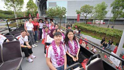 Paris Paralympics - Watch live: High spirits as Singapore's Paralympians go on open-top bus parade - channelnewsasia.com - Singapore