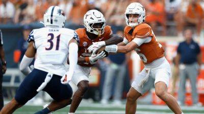 Darrell K.Royal - Quinn Ewers - Arch Manning converts 2 touchdowns in 3 plays after coming off the bench for injured Texas starter - foxnews.com - state Texas