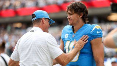 Carolina Panthers - Justin Herbert - Jim Harbaugh - QB Justin Herbert injures leg in Los Angeles Chargers' win - ESPN - espn.com - Los Angeles - state North Carolina