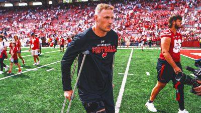 Wisconsin QB Tyler Van Dyke out for the season after suffering knee injury