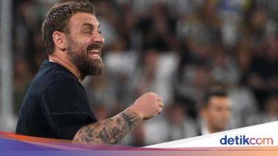 De Rossi Balas Komentar Totti: Semua Pelatih adalah Kambing Hitam