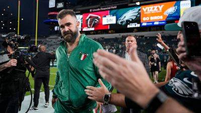 Jason Kelce - Bay - Nick Wright - Eagles fan comes up lame after Jason Kelce chest bump - foxnews.com - Usa - New York - San Francisco - county Eagle - Jordan - state Nevada