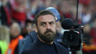 Roma sack head coach De Rossi