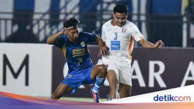 Adam Alis - Marc Klok - Nick Kuipers - Persib Bandung - AFC Champions League 2: Persib Tumbang 0-1 dari Port FC - sport.detik.com