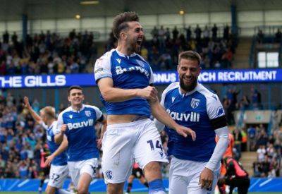 Mark Bonner - Conor Masterson - Max Ehmer - Robbie Mackenzie - Luke Cawdell - George Lapslie - Oli Hawkins - Tim Dieng - Medway Sport - Gillingham manager Mark Bonner salutes performance of matchwinner Robbie McKenzie against Chesterfield and hands starts to Marcus Wyllie and George Lapslie - kentonline.co.uk