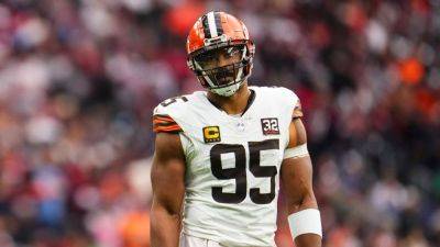 Browns DE Myles Garrett dealing with same injury to both feet - ESPN