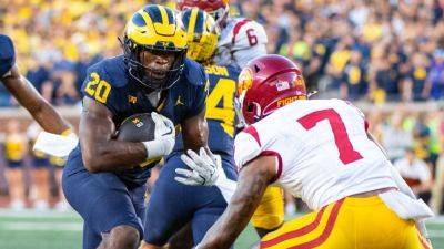 Michigan, held to 32 yards passing, goes run-heavy to top USC - ESPN