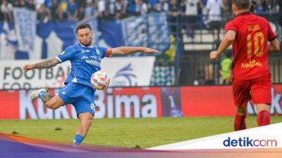 Dimas Drajad - Persib Bandung - Persib Vs Persija Berakhir Ricuh, Penonton Masuk Lapangan - sport.detik.com