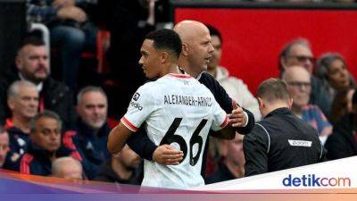 Arne Slot - Trent Alexander-Arnold - Hadirnya Slot Segarkan Permainan Trent - sport.detik.com - Liverpool