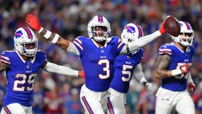 Bills' Damar Hamlin gets 1st career interception in latest milestone since near-death experience