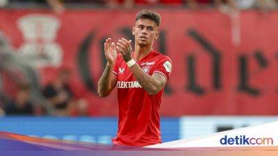 Mees Hilgers - Mees Hilgers Bakal Jadi WNI Usai Lawan MU? - sport.detik.com - China - Indonesia - Bahrain